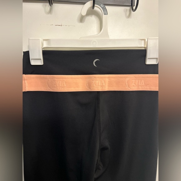 Like New Zyia Active Black and Peach Light n Tight High Rise Leggings - Picture 8 of 8